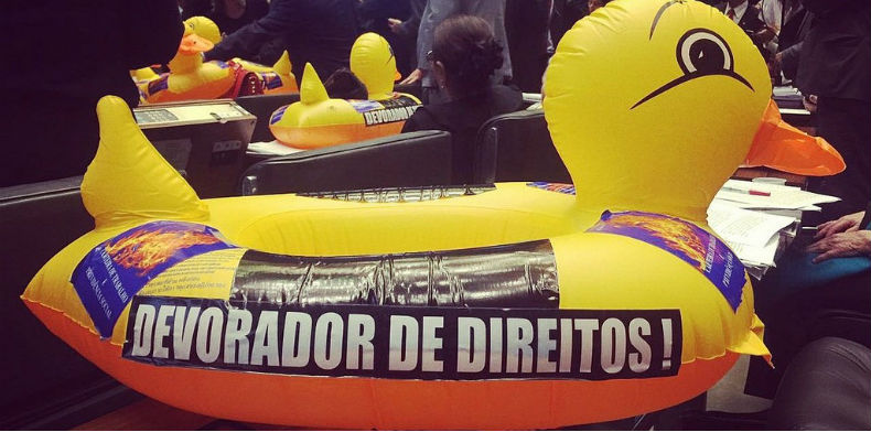 Pato-devorador-de-direitos